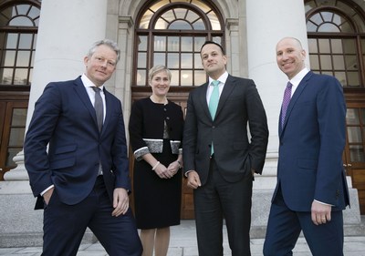 (L-R): Paul Saunders, Senior Investment Director, ISIF; Anne Jones, CEO of Genomics Medicine Ireland; Leo Varadkar TD, Taoiseach; Rob Brainin, CEO of WuXi NextCODE