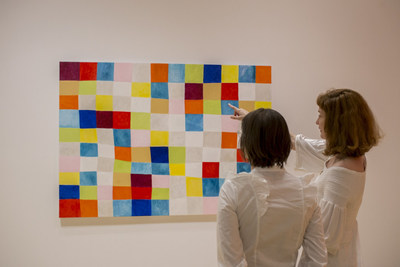 Françoise Sullivan, Les Damiers no 5, 2018. Acrylic on canvas 152.5 x 213.5 cm Collection of the artist © Françoise Sullivan / SODRAC (2018) Photo: Sébastien Roy (CNW Group/Musée d'art contemporain de Montréal)