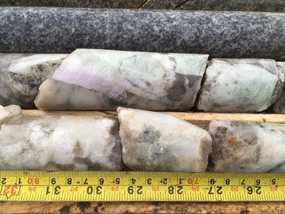 Figure 3 Coarse-grained spodumene at 12 m, PWM-18-111, West Joe Dyke. Note spodumene crystal with pink rim and green core. (CNW Group/POWER METALS CORP)