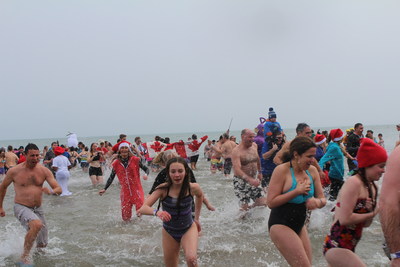 Canada's biggest-ever charity Polar Bear Dip returns New Years Day. (CNW Group/World Vision Canada)