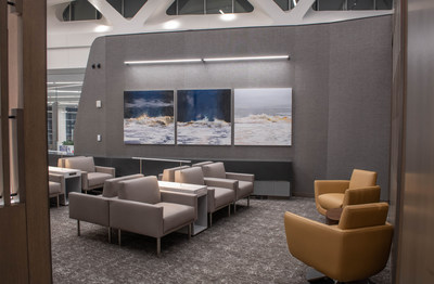 Le tout dernier salon Feuille d’érable d’Air Canada ouvre ses portes dans la nouvelle aérogare de l’aéroport LaGuardia de New York (Groupe CNW/Air Canada)