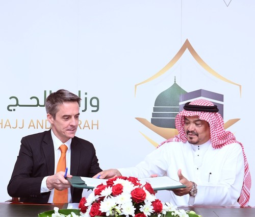 Agoda and Saudi Arabia's Ministry of Hajj and Umrah sign MoU to achieve vision 2030 goal of 30 million pilgrims (PRNewsfoto/Agoda)