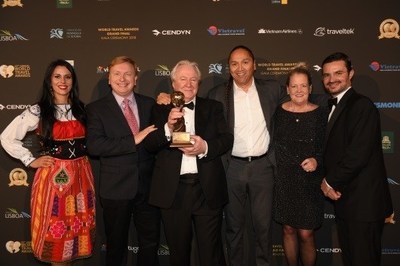 Pictured at the 25th annual World Travel Awards held Dec. 1 in Lisbon, Portugal: WTA representative, Glenn Mandziuk, President and Chief Executive Officer, TOTA, Graham Cooke, Founder, World Travel Awards, Frank Antoine, TOTA Chairman of the Board, Ellen Walker-Matthews, TOTA Vice President, Destination & Industry Development, Patricio Azcárate Díaz de Losada, General Manager, Biosphere Tourism. (CNW Group/Thompson Okanagan Tourism Association)