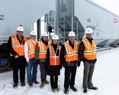 From left to right: Murray Hamilton, CP Assistant Vice-President Sales and Marketing, Grain and Biofuels, Trent Brister, General Manager G3 Terminal - Pasqua, Hon. Lori Carr, Saskatchewan Minster of Highways and Infrastructure, Joan Hardy, CP Vice-President Sales and Marketing, Grain and Fertilizers, Mark Dyck, Senior Director Logistics, G3, Jason Hanftock, Senior Regional Manager, G3 (CNW Group/Canadian Pacific)