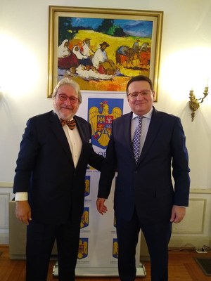 Michael Horodniceanu (left), chair of NYU Tandon School of Engineering's IDC Innovation Hub and noted transportation expert, is honored as one of of the 10 most influential Romanians in the U.S. during Romania's centenary. Romanian Ambassador to the U.S. George Maior joins him at the gala celebration.