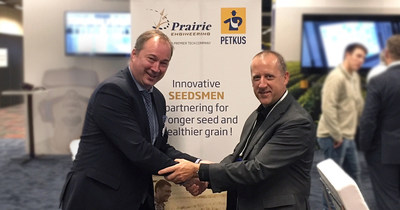 Mark Scholze – CEO of PETKUS and André Noreau – President of the Premier Tech Industrial Equipment Group (CNW Group/Premier Tech)