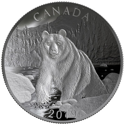 La pice biconcave en argent fin de la Monnaie royale canadienne - Nature indompte : Ours brun (Groupe CNW/Monnaie royale canadienne)