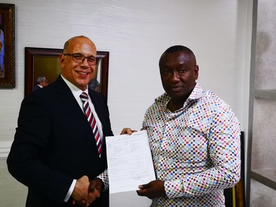 Dr. Alexander Harpe, REDAVIA and Dr. Ernest Sarpong, Special Ice signing contract