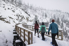 Les Canadiens prennent plaisir au froid en planifiant des vacances hivernales
