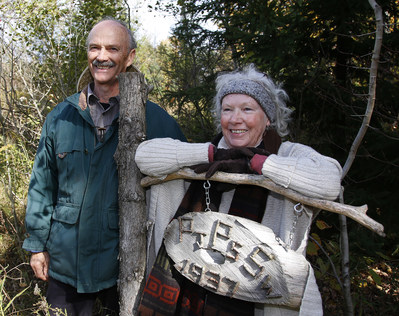 Art and Donna Marvin on their Port Hope farm. (CNW Group/Forests Ontario)