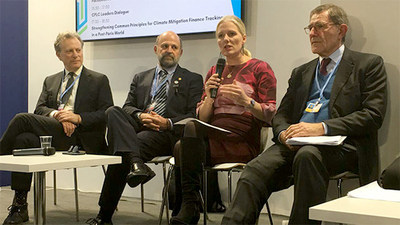 Minister McKenna speaks about Canada’s plan for pricing pollution, alongside other climate leaders at the Carbon Pricing Leadership Coalition discussion. (CNW Group/Environment and Climate Change Canada)