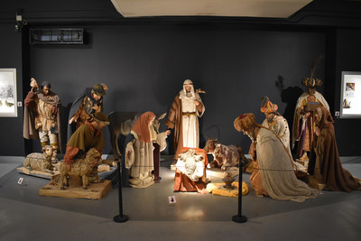 The life-size crèche completed in 1951 by Montréal sculptor Joseph Guardo is the centrepiece of the exhibition. For over 40 years, this representation of the Holy Family has been installed at the entrance to welcome visitors during the Christmas season. (CNW Group/Saint Joseph's Oratory of Mount Royal)
