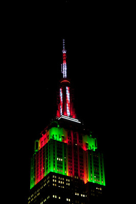 帝国大厦带来以共和时代《白色圣诞节》为背景的节日音乐灯光秀