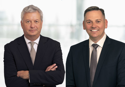 Michael Rousseau, chef de la direction adjoint et chef des Affaires financières (gauche) et Craig Landry, vice-président général  Exploitation (droite) avec Air Canada. (Groupe CNW/Air Canada)