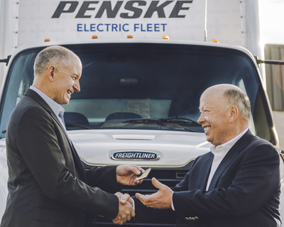 Daimler Trucks North America CEO Roger Nielsen delivers the first Freightliner eM2 electric commercial vehicle to Penske Truck Leasing CEO Brian Hard. The eM2 is the first of the Freightliner Electric Innovation Fleet that Penske will use in California and the Pacific Northwest, signaling a watershed moment in sustainable transportation.