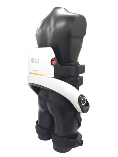 The new LG CLOi service robots have been updated with a more advanced autonomous navigation system as well as enhanced connectivity to allow for communication with mechanisms such as elevators and automatic doors. (CNW Group/LG Electronics, Inc.)
