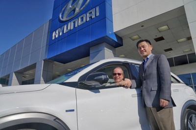 Yong-woo (William) Lee, president and CEO of Hyundai Motor North America, congratulates Tom Hochrad of Ventura, Calif., the first customer to receive the all-new Hyundai Nexo. Nexo is the only mass-produced fuel cell SUV for the U.S. market, boasting a range up to 380 miles.