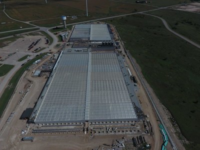 An aerial view of the 7ACRES facility in Kincardine, Ontario (CNW Group/The Supreme Cannabis Company, Inc.)