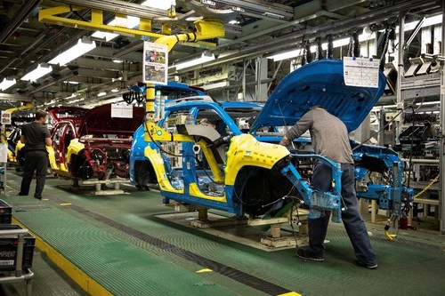 Gearing up for another solid year, Toyota Motor Manufacturing Canada (TMMC) has already started production of the all new RAV4 at its facility in Woodstock, and will be adding additional RAV4 production to one of its Cambridge facilities early in 2019. (CNW Group/Toyota Canada Inc.)