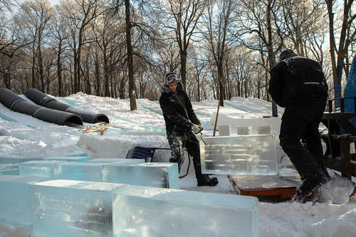 Getting ready for the start of the Fête des neiges de Montréal 2019. Credits : Société du parc Jean-Drapeau - Gilles Proulx (CNW Group/SOCIETE DU PARC JEAN-DRAPEAU)