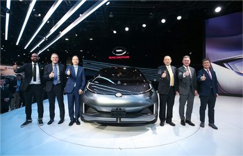 Mr. Rod Alberts, Chairman of the North American International Auto Show (second from right), Mr. Wes Lutz, Chairman of National Automobile Dealers Association (second from left), Mr. Zhang Qingsong, Member of the Executive Committee of GAC Group (third from right), Mr. Yu Jun, President of GAC Motor (third from left),  Mr. Wang Qiujing, President of GAC R&D Center (first from right) and Mr. Pontus Fontaeus, Executive Design Director of GAC Advanced Design Center Los Angeles (first from left) attended the press conference and took group photo.