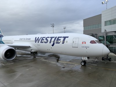 Le premier Boeing 787-9 Dreamliner de WestJet a été nommé en l’honneur de Clive Beddoe, fondateur et président du conseil de la compagnie aérienne. (Groupe CNW/WESTJET, an Alberta Partnership)