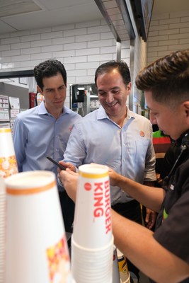 (L to R): Daniel Schwartz (Executive Chairman of RBI and co-Chairman of RBI's Board of Directors) and Jose Cil (CEO of RBI) meet with a Team Member at a Burger King restaurant in South Beach, Miami. (CNW Group/Restaurant Brands International Inc.)