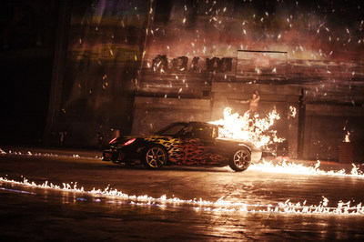One eye-catching highlight includes setting a Porsche on fire and driving it around the arena while motorcycle riders and buggy drivers chaotically drop in from the top of a huge projection screen at a height of 12 meters, at an incredibly steep 65 degree angle and come screeching to a halt just a couple meters from the audience.
