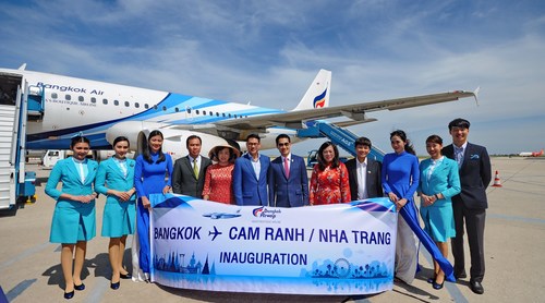 Bangkok Airways’ management and Vietnamese authorities at Bangkok - Cam Ranh flight inauguration ceremony