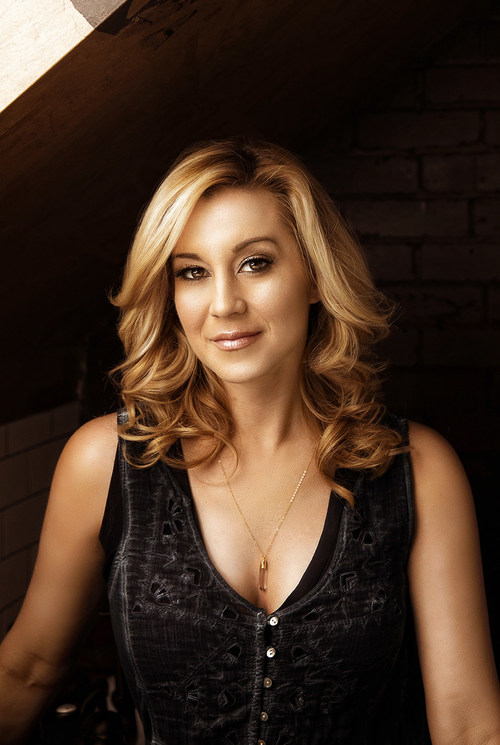 The free run on Feb. 9 will be co-hosted by Kellie Pickler on the longest red carpet.