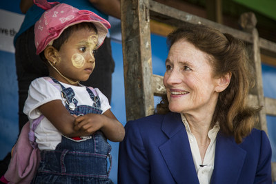 On 29 January 2019 in Mynamar, (right) UNICEF Executive Director Henrietta H. Fore visits the Thet Kel Pyin Muslim Internally Displaced Persons (IDP) camp and meets with children from Temporary Learning Centre,at Thet Kel Pyin Camp in Sittwe, the capital of Rakhine state.  UNICEF/UN0276542/Htet (CNW Group/UNICEF Canada)