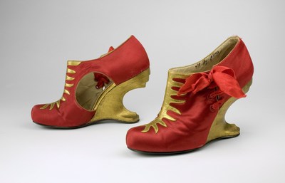 This glamourous pair of shoes, featuring carved wooden heels that rival Streamline Moderne sculpture and uppers in brilliant red silk and gold kid was sold by Delman and were most likely designed by Steven Arpad. In the 1930s, it was common for prominent shoe designers including Roger Vivier, André Perugia, and Arpad to be uncredited for designs they made for fashion houses.  Probably Steven Arpad for Delman. American, c. 1939. Collection of the Bata Shoe Museum. Image © 2019, Bata Shoe Museum, (CNW Group/Bata Shoe Museum)