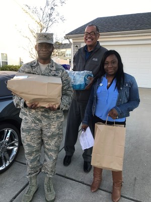 Hunt Military Communities Resident Services Specialists & Air Force Team Up to Deliver Meals to Coast Guard Families.