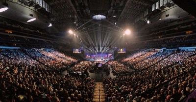 Thousands gather for a hope-filled night of Unstoppable Strength, Unmovable Faith and Unbelievable Power.
