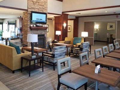 The newly renovated lobby lounge at the Staybridge Suites Tampa. (CNW Group/American Hotel Income Properties REIT LP)