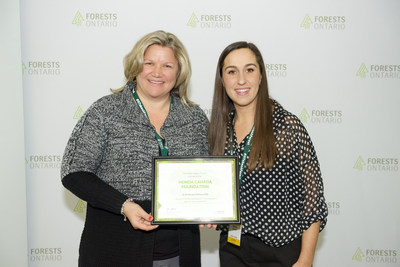 Andrea Curley (right), Manager of Business Development with Forests Ontario, presents the Green Legacy Award to the Honda Canada Foundation for making Canada greener through their One Honda. One Tree initiative. Sheila Goodfellow (left), Communications and Community Relations, Honda Canada, accepted the award on behalf of the organization. (CNW Group/Forests Ontario)