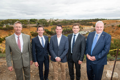 Hydrostor Angas A-CAES Project Announcement: (Left to right) Dan van Holst Pellekaan, State Minister for Energy and Mining, Simon Birmingham, Senator for South Australia, Federal Minister for Trade, Tourism and Investment, Curtis VanWalleghem, CEO of Hydrostor, Matt Walden, Investment Director for ARENA, Adrian Pederick, Member for Hammond. (CNW Group/Hydrostor Inc.)