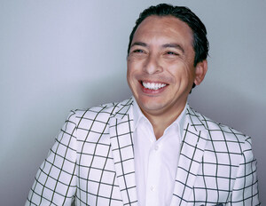 BEST-SELLING AUTHOR BRIAN SOLIS CHALLENGES US TO PUT DOWN OUR DEVICES WITH NEW BOOK "LIFE SCALE: HOW TO LIVE A MORE CREATIVE, PRODUCTIVE, AND HAPPY LIFE"