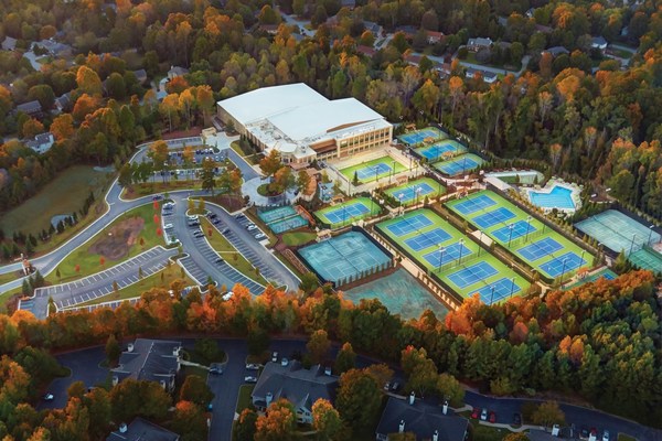 Drone shot of Life Time Peachtree Corners and its numerous outdoor tennis courts 