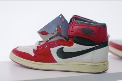 One-of-one pairs will also hit the marketplace courtesy of Jordy Geller of ShoeZeum fame. ShoeZeum's top items include one of the most iconic basketball sneakers of all time: six original Jordan 1's, including the iconic colorways of Chicago, Bred, and Royals.