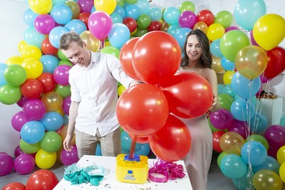 During Toy Fair New York at booth #2573, ZURUtm is set to debut Bunch O Balloons Self-Sealing Party Balloonstm.  The latest party-changing innovation fills, ties and strings 40 balloons in only 40 seconds.