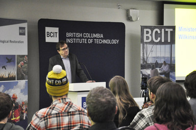 Minister Wilkinson visits students at the BC Institute of Technology as a part of his #OceansCampus Tour (CNW Group/Fisheries and Oceans Canada, Pacific Region)
