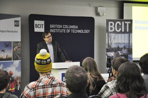Le ministre Wilkinson rend visite aux étudiants de l'Institut de technologie de la Colombie-Britannique dans le cadre de sa tournée #CampusOcéans