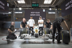 Hamilton y Bottas presentan el PETRONAS Syntium con °CoolTech™