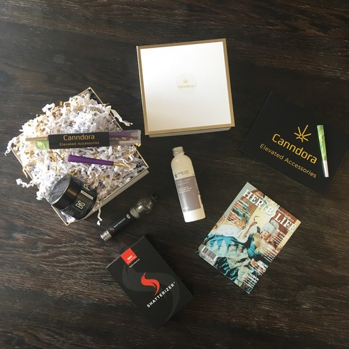 The Canndora Founders Edition curated box includes the Shatterizer, EKS ready-to-infuse pain salve, The Soak Life ready-to-infuse bubble bath, The Her(b) Magazine V2 and pre-rolls, Canndora Darlings. Photo by Canndora. (CNW Group/Canndora)