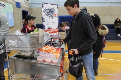 Student grabbing breakfast from mobile cart