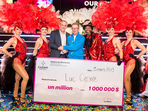 Mr. Luc Cecyre, new millionnaire, poses with Mr. Luc Morin, General Manager of the Montreal Casino, along with the Casino animation team. Credit : Marie-Soleil Cloutier (CNW Group/Société des casinos du Québec)