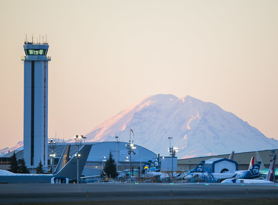 Alaska Airlines, with service provided by Horizon Air, launched commercial air service today from Paine Field-Snohomish County Airport in Everett, Wash.