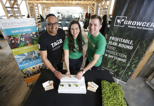 Ashton Sequeira, President Chartwells (L) with Ottawa students Alida Burke and Corey Ellis, co-founders of The Growcer (CNW Group/Compass Group Canada)