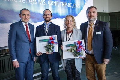 The president of Iceland, HE Gudni Johannesson, presented the Kerecis Aurora Awards to plastic surgeon Bryan Folkers (D.O. FACOS) and nurse practitioner Lisa Jeffers (CRNP, CWS) at the company’s Northern Lights Workshop in Reykjavik, Iceland. The awards are given to the best clinical research on the use of the Kerecis fish skin products, which was developed by G. Fertram Sigurjonsson, president and CEO of Kerecis (right).